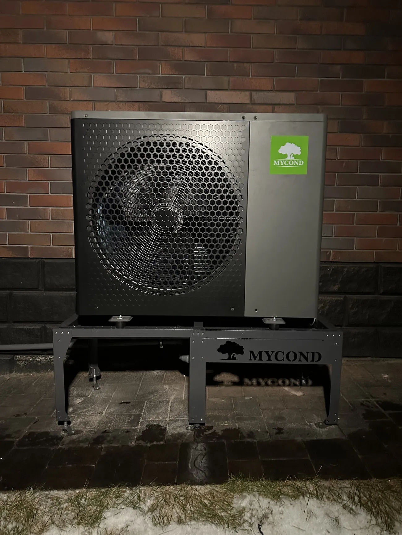 Landhaus mit Mycond Split Wärmepumpen BeeHeat MHS-U12BH